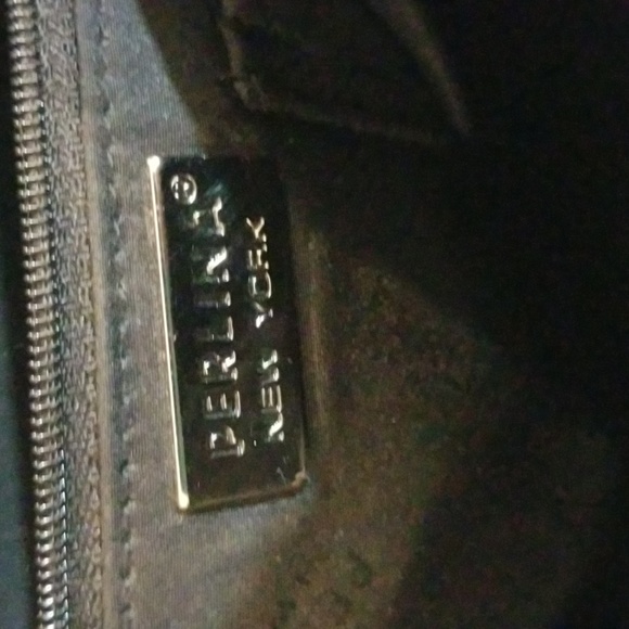 PERLINA NEW YORK BLACK LEATHER SHOULDER BAG ONE PACKET INSIDE FOR PHONE SLOT - Picture 3 of 6